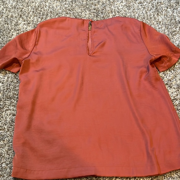 5/$20 ❤️𝙑𝙙𝙖𝙮 𝙘𝙡𝙤𝙨𝙚𝙩 𝙨𝙖𝙡𝙚 Target top - Picture 5 of 5